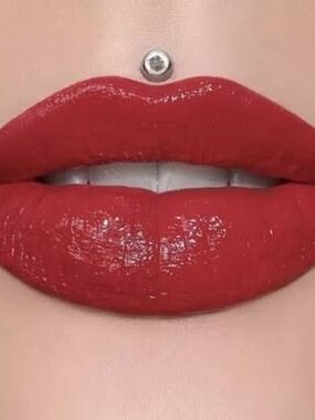 Jeffree Star Supreme Gloss- Blood Sugar